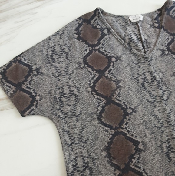 EMBER Knit Snakeskin Print V-Neck Short Dolman Sleeve T-Shirt Sz M - Picture 4 of 6